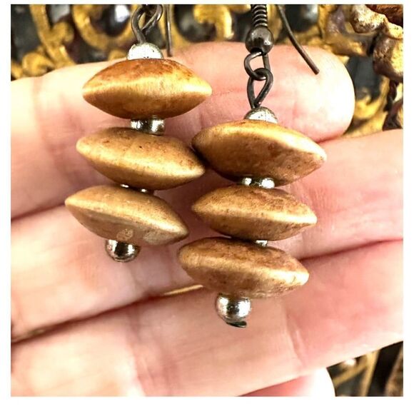 Beaded disc drop earrings - Picture 2 of 5